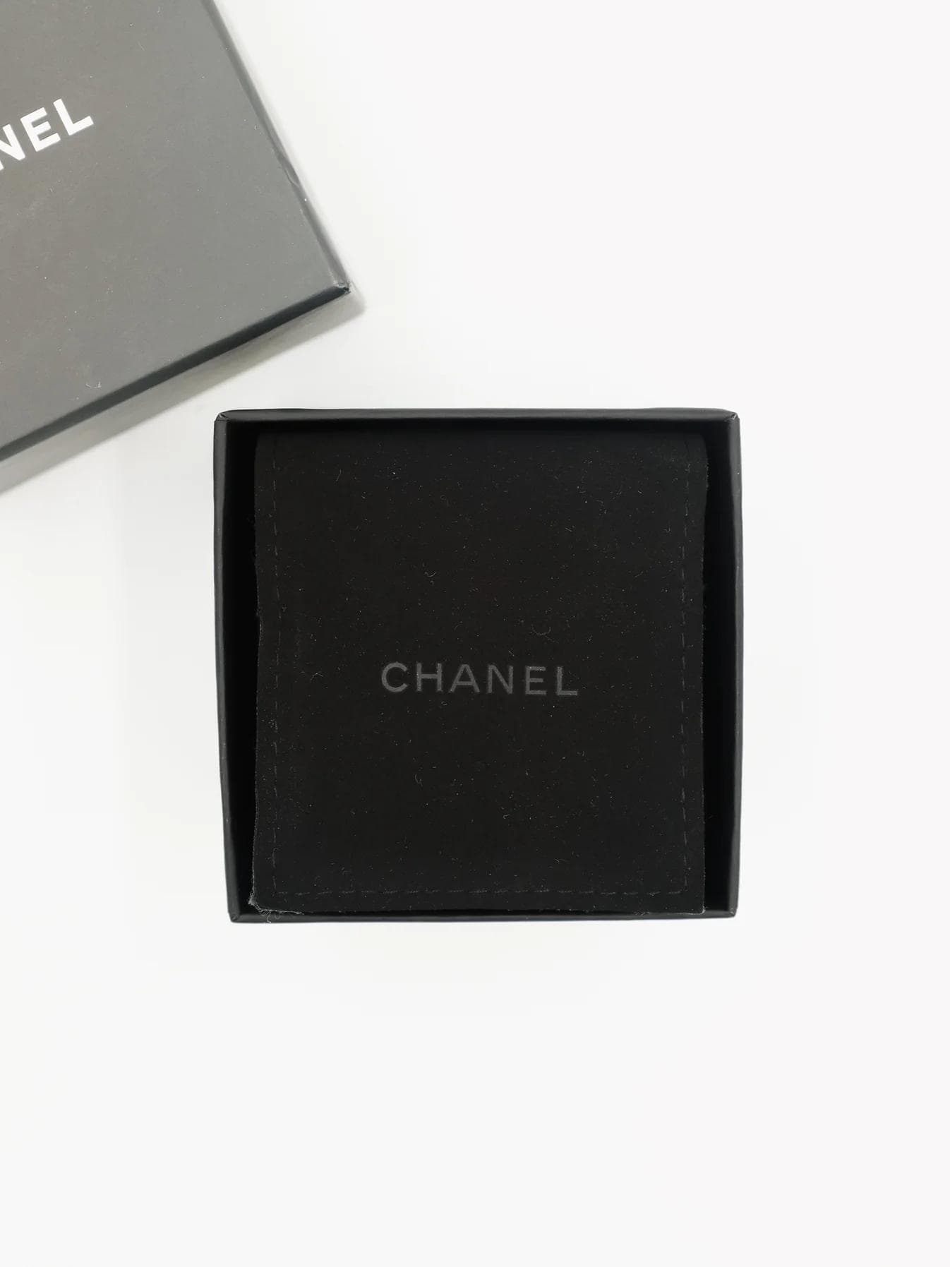 Chanel CC Pearl - Image 3